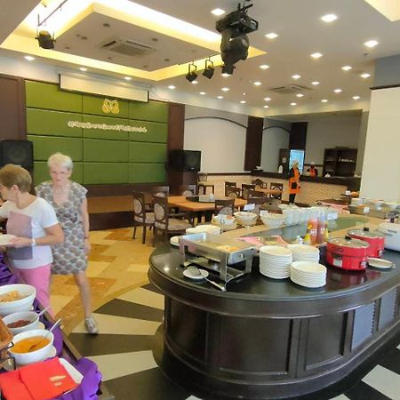 Mayflower Grande Hotel Phitsanulok Exterior foto