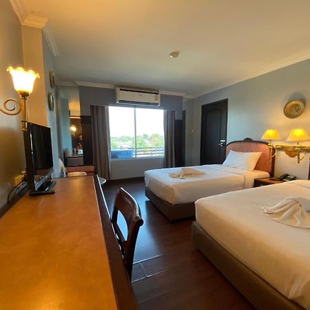 Mayflower Grande Hotel Phitsanulok Exterior foto