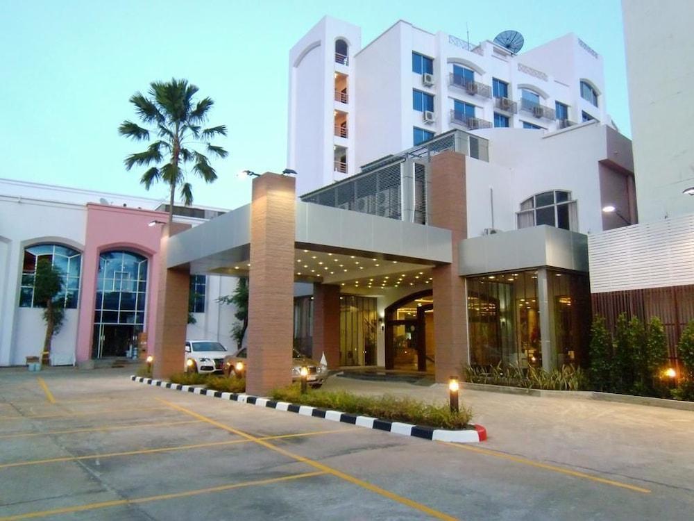 Mayflower Grande Hotel Phitsanulok Exterior foto