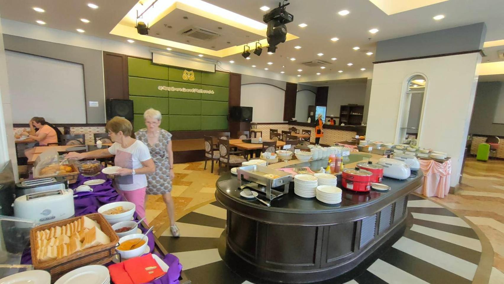 Mayflower Grande Hotel Phitsanulok Exterior foto