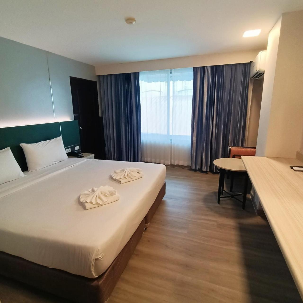 Mayflower Grande Hotel Phitsanulok Exterior foto