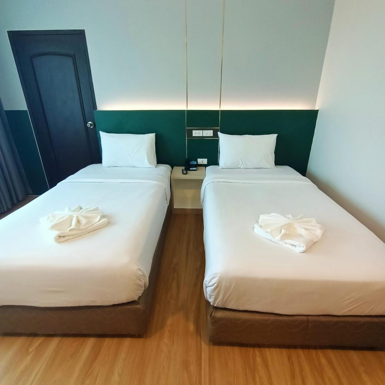 Mayflower Grande Hotel Phitsanulok Exterior foto