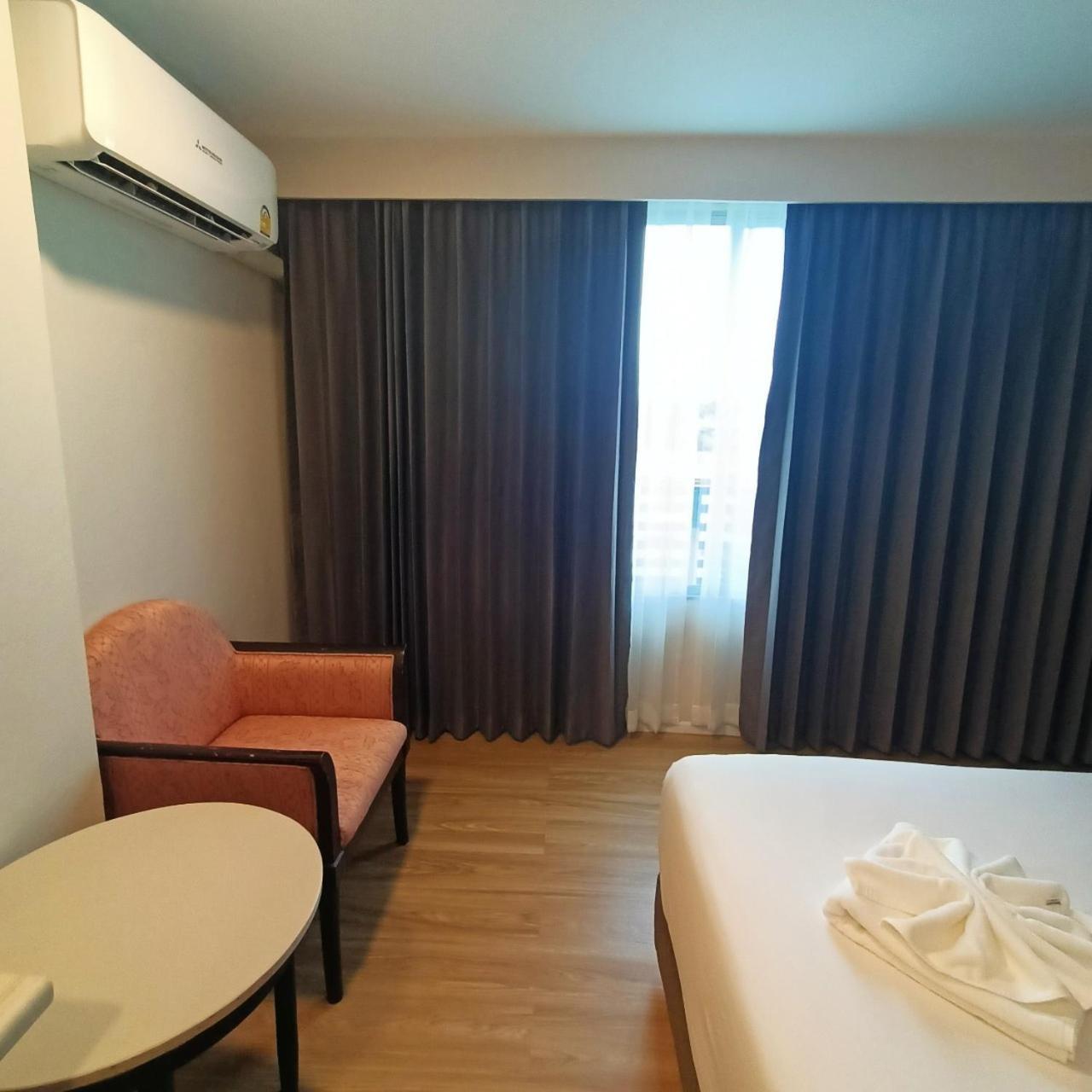 Mayflower Grande Hotel Phitsanulok Exterior foto