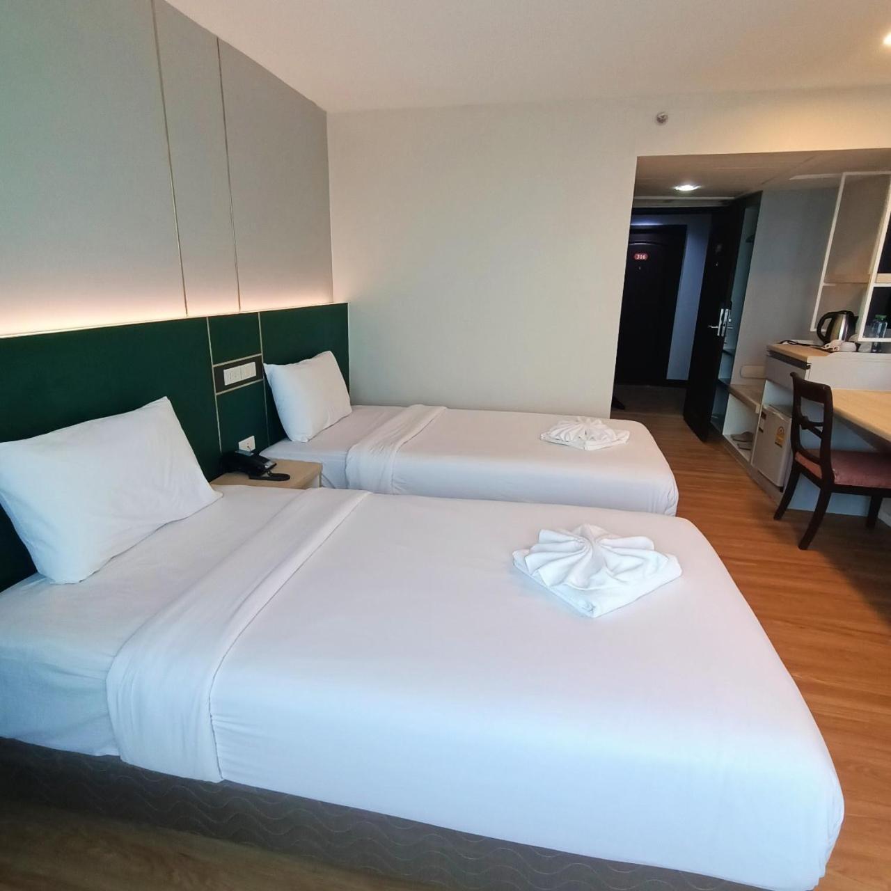 Mayflower Grande Hotel Phitsanulok Exterior foto