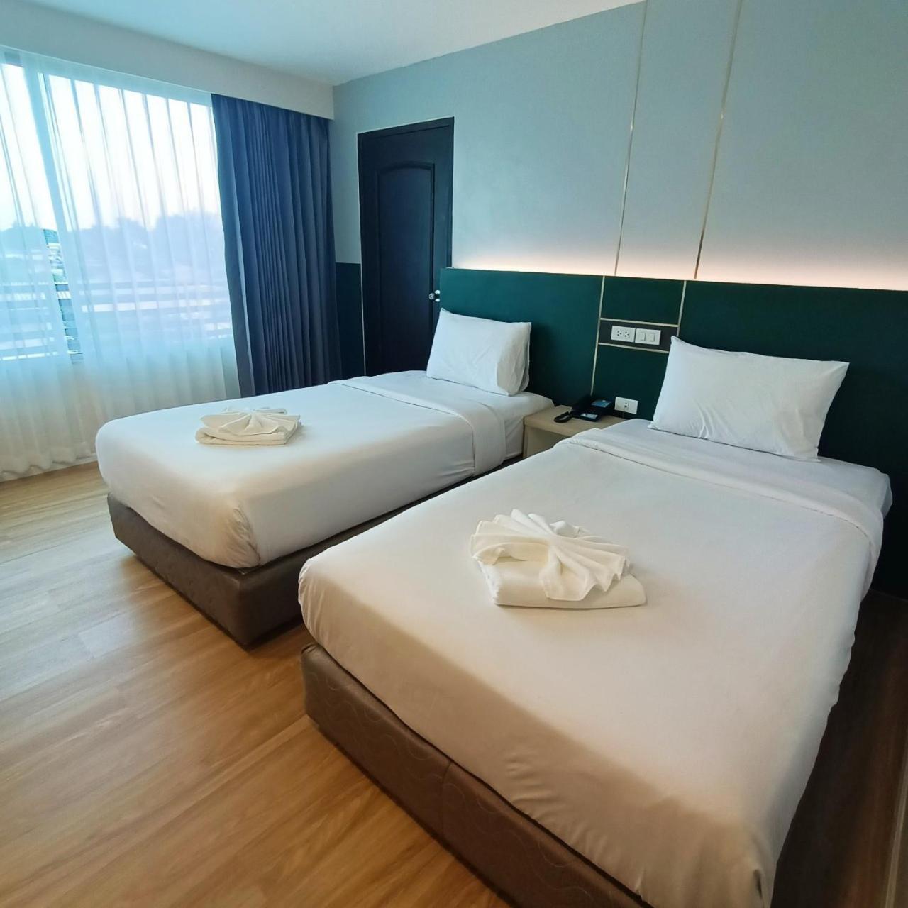 Mayflower Grande Hotel Phitsanulok Exterior foto