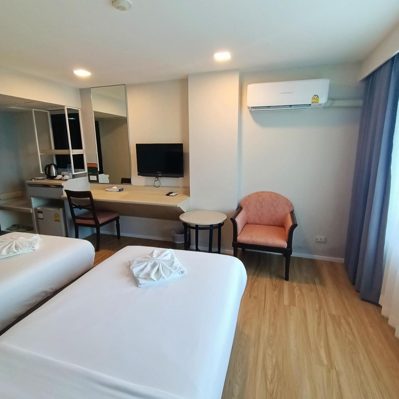 Mayflower Grande Hotel Phitsanulok Exterior foto