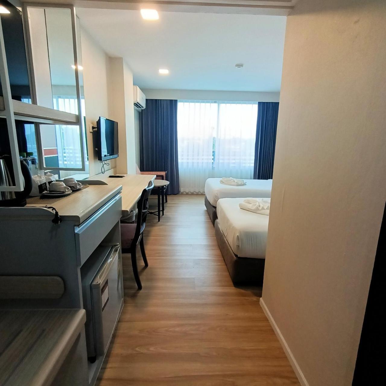 Mayflower Grande Hotel Phitsanulok Exterior foto